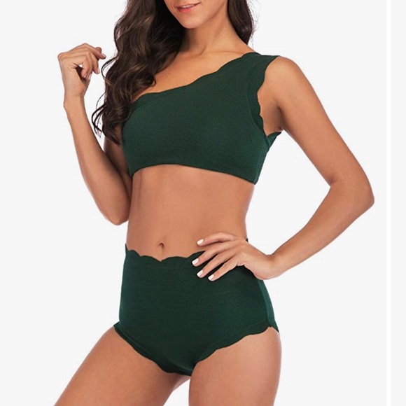 Bikini - Picture 2 of 2